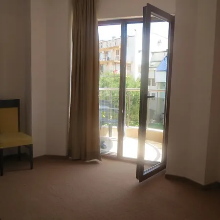 Хотел Family Golden Lion