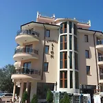 فندق Family Golden Lion 2*