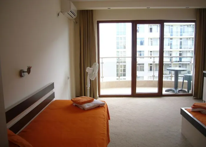 Ξενοδοχείο Family Golden Lion 2*