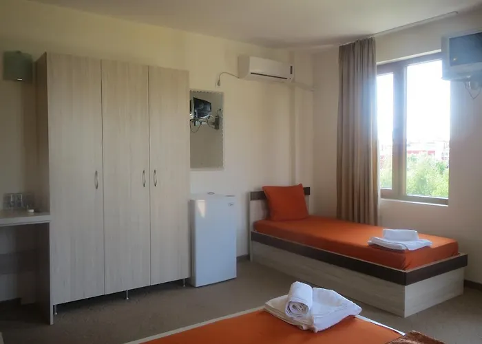 Family Golden Lion Πριμόρσκο