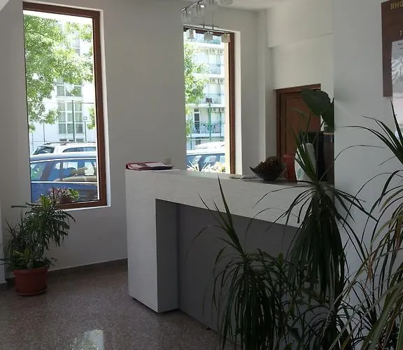 Ξενοδοχείο Family Golden Lion 2*