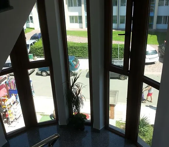 Ξενοδοχείο Family Golden Lion 2*